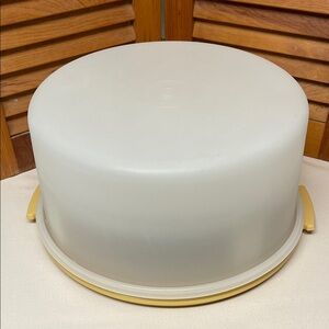Vintage Tupperware Cake Carrier